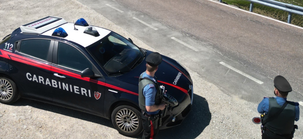 Auto e moto sfrecciano sui passi alpini, intensificati i controlli: 50 multe e 9 patenti ritirate in due giorni