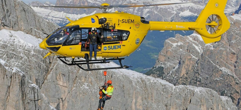 Sbaglia la via in parete, si rompe una protezione e precipita, restando appeso alle corde: un 36enne salvato dall'elicottero