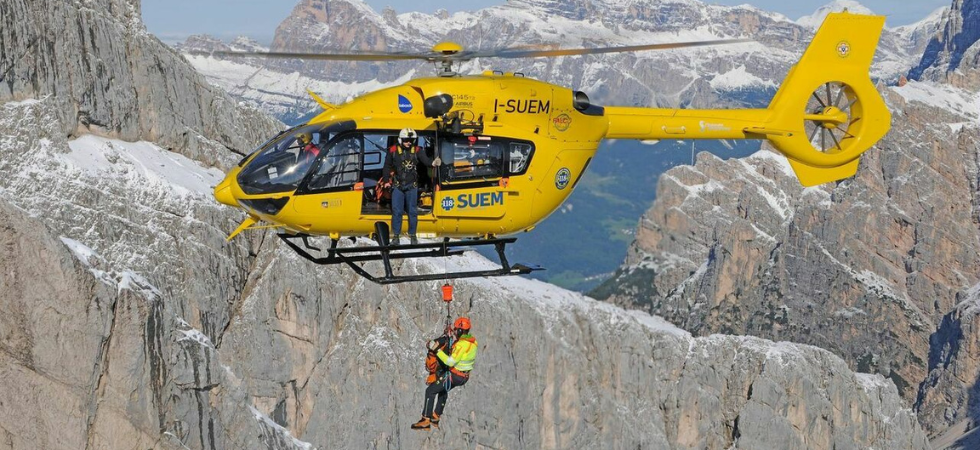 Paura in montagna, 12enne ruzzola per 15 metri dal sentiero a causa di un masso instabile che poi lo travolge