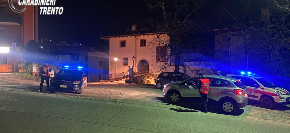 Pensa di essere ubriaco alla guida della moto e non si ferma all'alt dei carabinieri