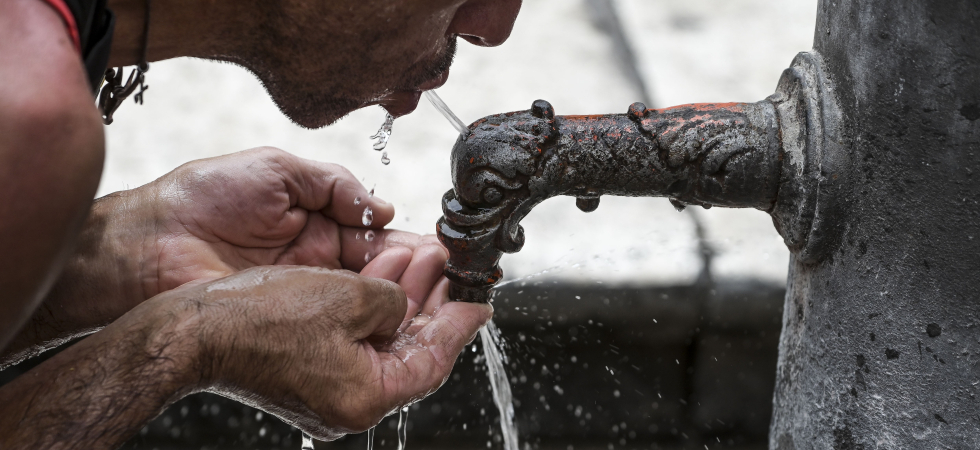 Manca acqua, stiamo chiudendo le fontane