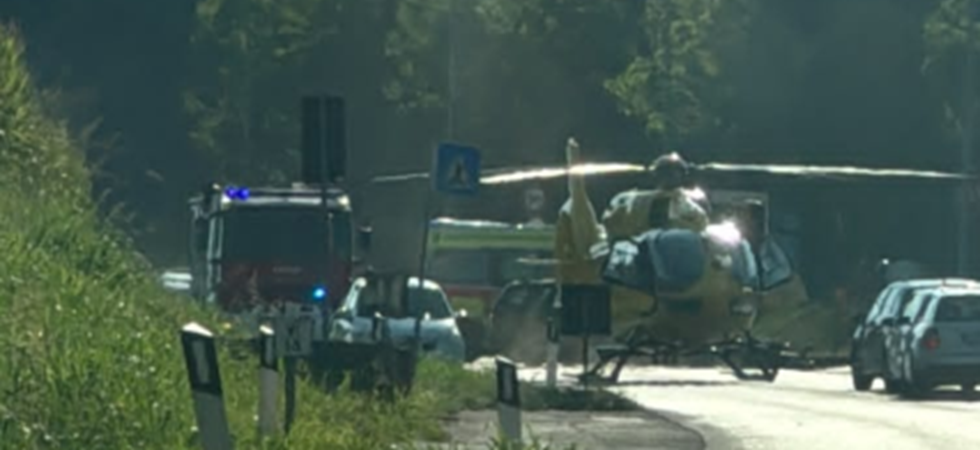 Foto Radio Più - Emittente Agordina Tragedia della strada: terribile frontale tra una moto e una station wagon