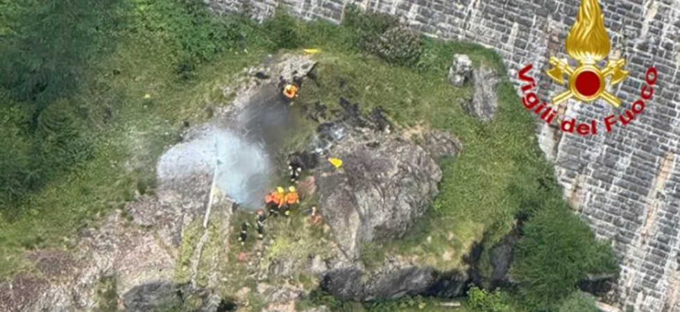Urta i cavi della funivia e precipita, dopo aver preso fuoco