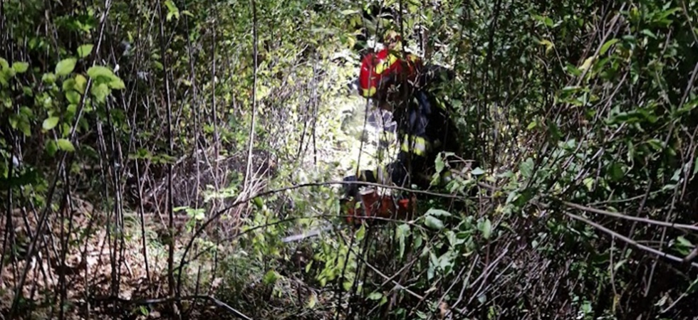 Si perde nel bosco per cercare il cellulare smarrito, 79enne individuato dal drone con le termocamere e salvato dal soccorso