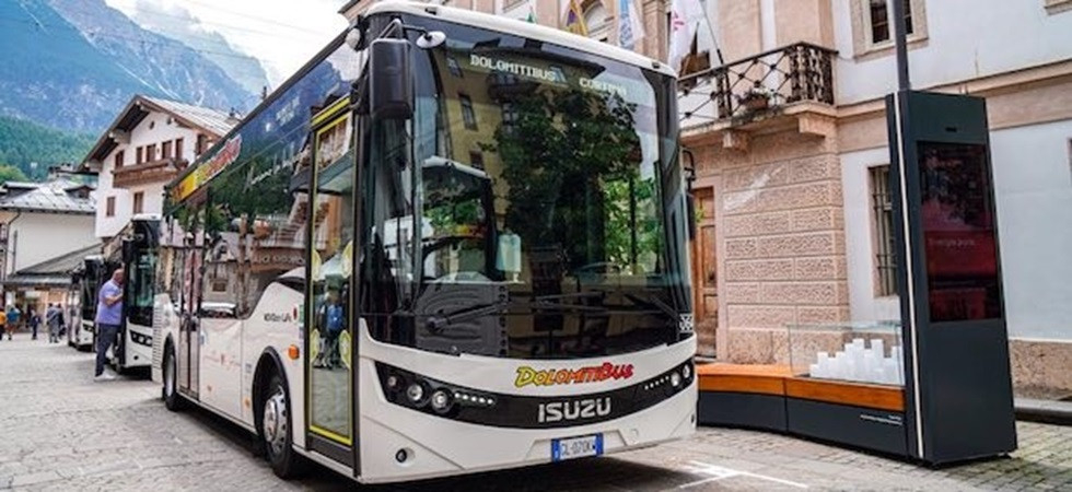 Longarone, Dolomiti Bus garantisce trasporti per i lavoratori anche ad agosto ma piovono critiche sul piano tariffario