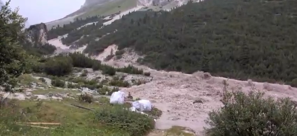 Maltempo in quota ed escursionisti bloccati: le immagini della furia dell'acqua