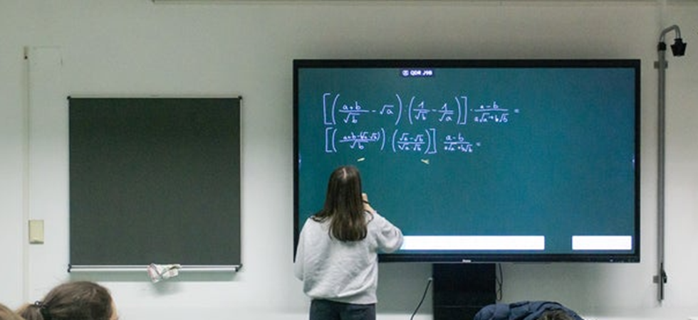 Scuola, rispetto all'avvio dello scorso anno aumenti fino a 12mila euro (lordi) per i docenti in Alto Adige