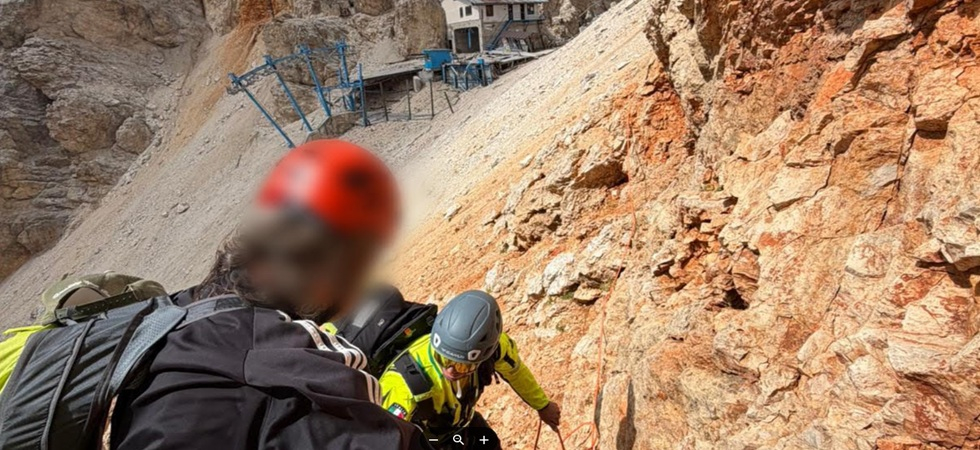 Rimane incrodato fuori traccia, momenti di paura per un escursionista 54enne