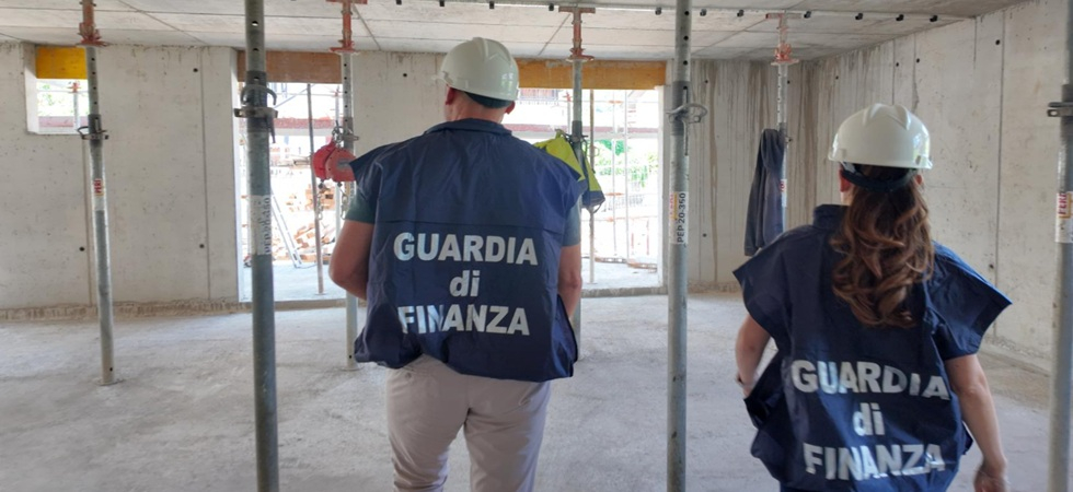 Prendevano la disoccupazione ma erano impegnati nei cantieri