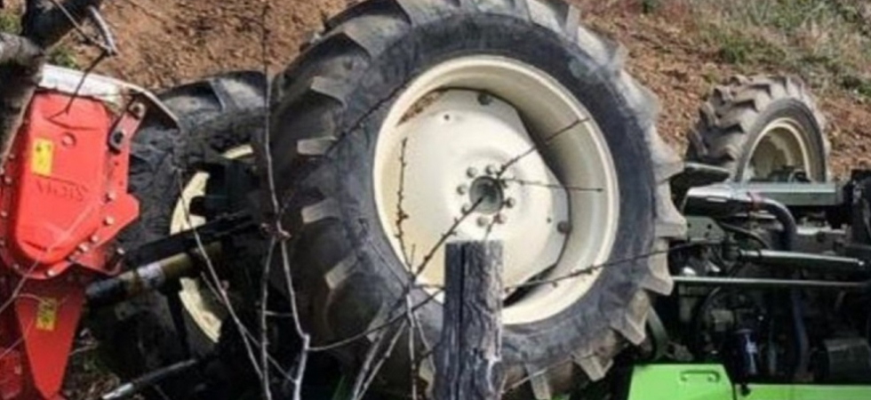 Foto d'archivio Drammatico incidente in campagna, una persona è morta nel ribaltamento del trattore