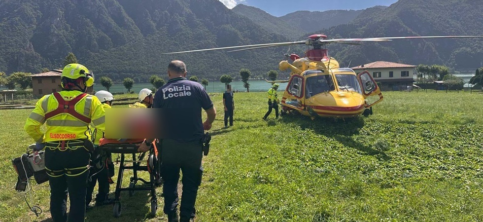 Perde il controllo della bici e cade a terra, grave un ciclista: elitrasportato d'urgenza in ospedale