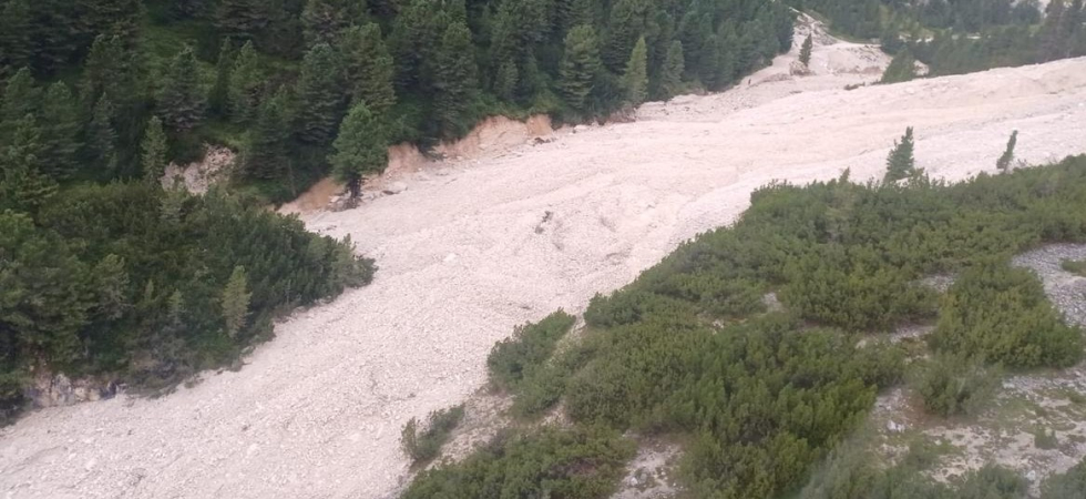 Ondata di maltempo in Val di Fassa, protezione civile al lavoro per mantenere operativi i rifugi nella zona del Gardeccia