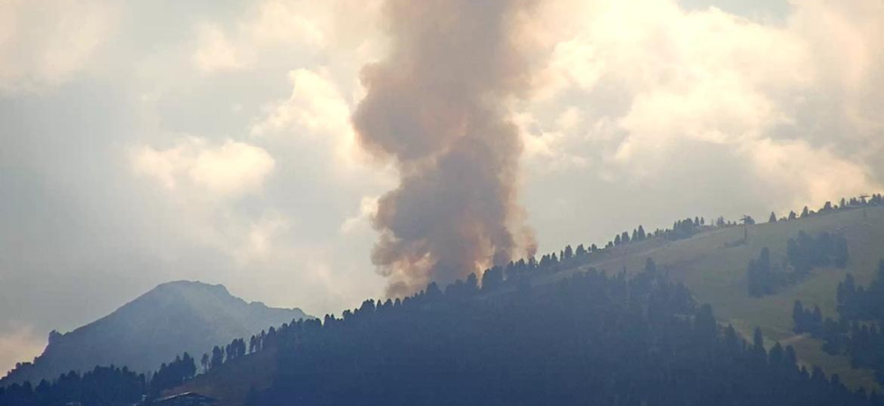 Incendio sul Cermis: in azione 60 vigili del fuoco ed evacuazioni in quota