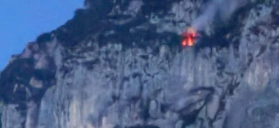 Brucia il bosco sopra il lago di Garda: fiamme sull'Altissimo