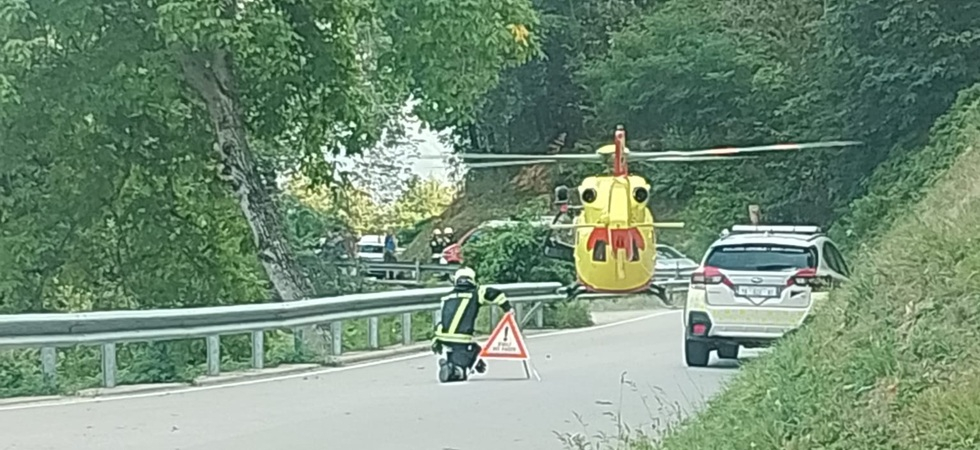 Violentissimo frontale tra una moto e un'auto sulla Statale: un centauro di 74 anni elitrasportato in ospedale in codice