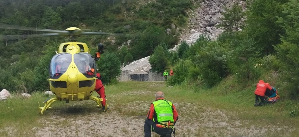 Foto d'archivio Si "strappa" un arto durante la discesa dalla vetta: un 50enne salvato dall'elicottero