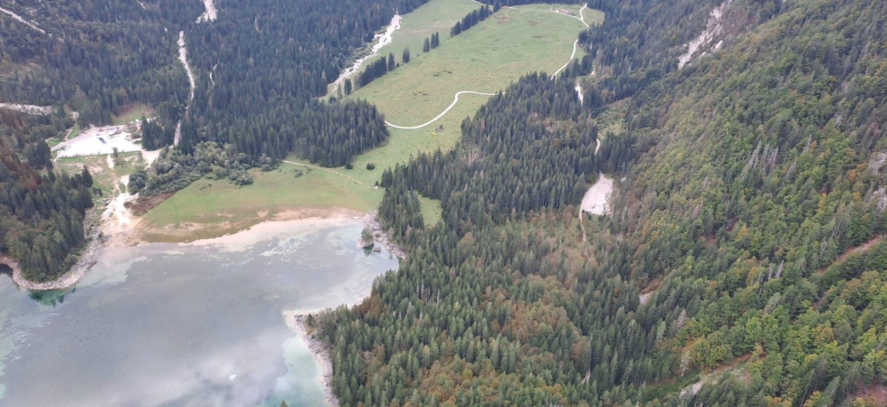 Una scarica di sassi gli trancia un dito della mano durante un'escursione, paura per un 47enne: elicottero in azione in quota