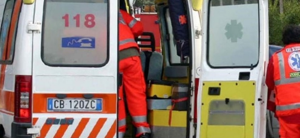 Si sente male davanti a familiari e amici all'area pic nic: 20enne soccorsa e portata in ospedale