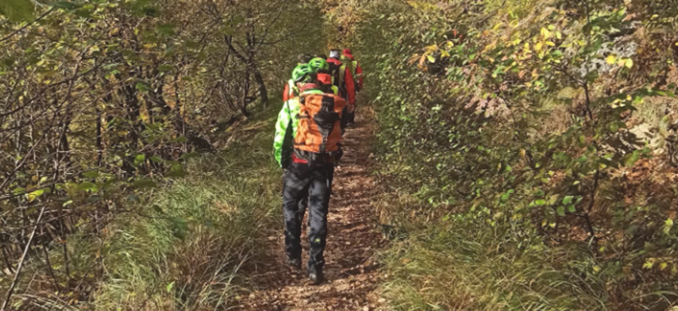 Spossato e disidratato, si perde nel bosco: un 43enne salvato dal Soccorso Alpino