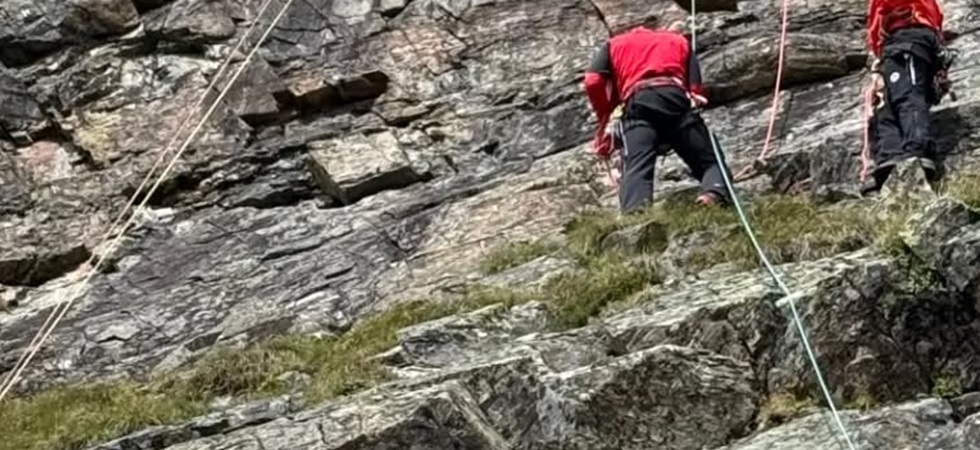 Precipita per almeno 110 metri lungo un terreno roccioso: trovato senza vita un escursionista, inutili i soccorsi