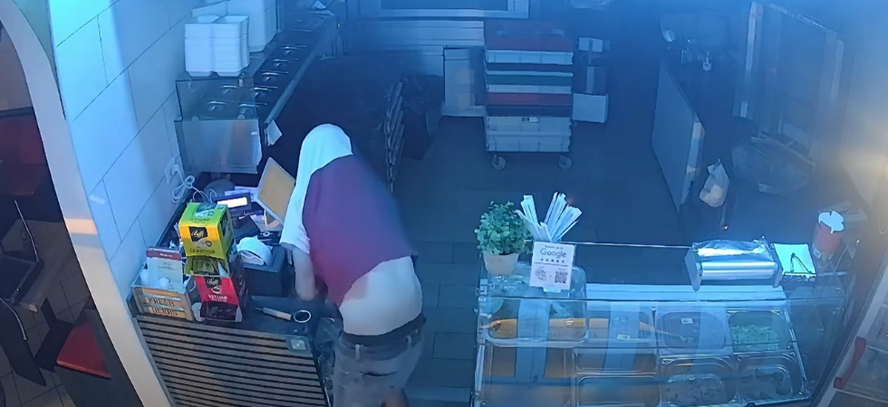 Immagine di BZ News 24 Furto nella notte a Bolzano: il ladro forza la porta e svuota la cassa