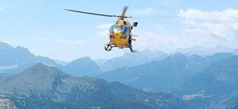 Paura in vetta, 29enne scivola e precipita per 20 metri, poi riesce ad aggrapparsi ad una roccia sporgente lungo la parete
