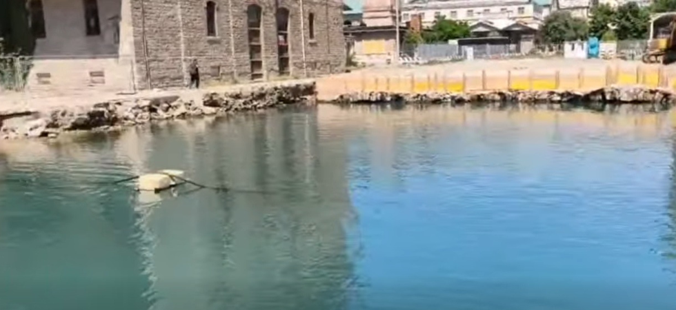 Tuffi e grigliate come in spiaggia o in piscina, il cantiere era diventato un club vacanze per clandestini