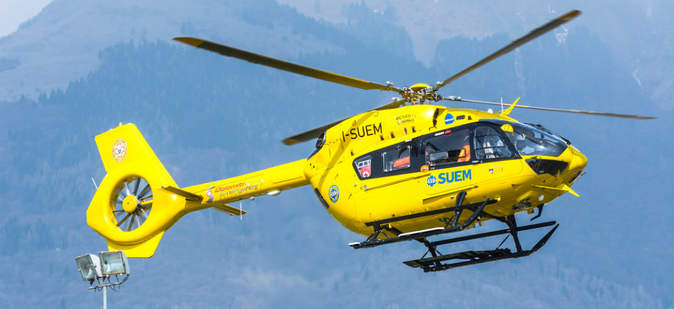Paura in montagna, escursionista 81enne colpito al torace da un masso sotto gli occhi dell'amico: in azione l'elisoccorso