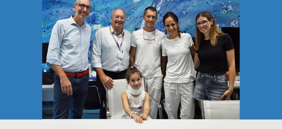 Dopo il terribile incidente rischiava la paralisi e di perdere le gambe ma è tornata a camminare
