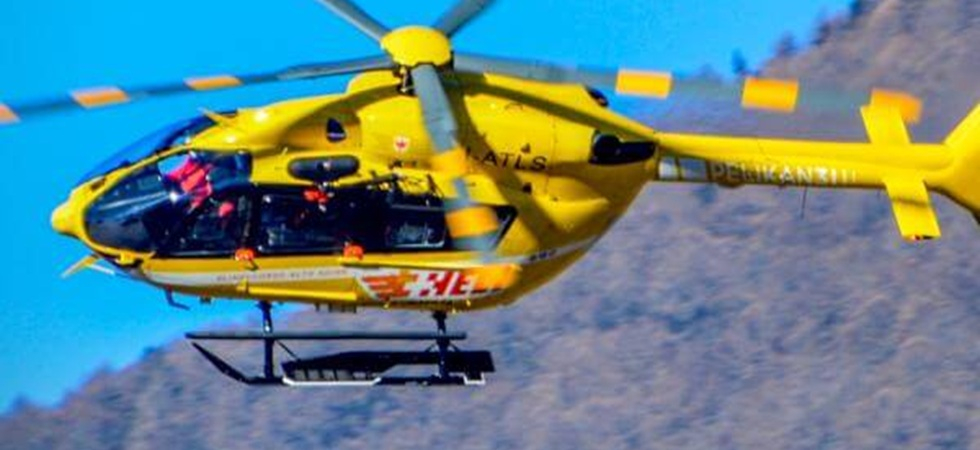 Momenti di paura in strada, tremendo schianto: motociclista cade e rimane gravemente ferita