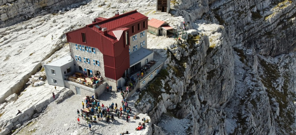 "Il rifugio è cambiato per restare rifugio", il nuovo volto del Pedrotti a 2.491 metri