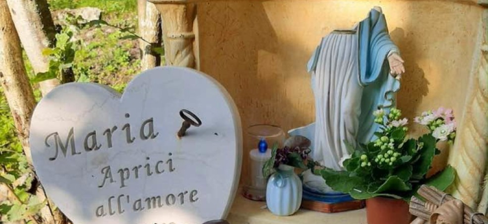 Sdegno al santuario, decapitata la statua della Madonna nel luogo dell'apparizione