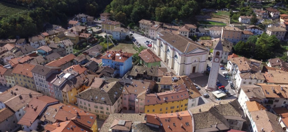 Sfregiato il crocifisso della Chiesa Parrocchiale, il parroco lancia la raccolta fondi per sostituirlo