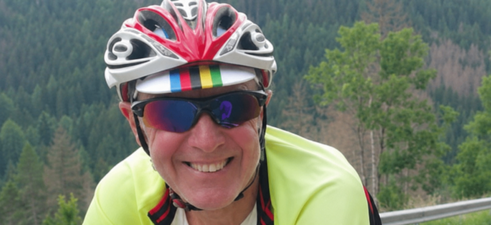 Tragico incidente, ciclista ucciso da un'auto che aveva sorpassato con linea continua