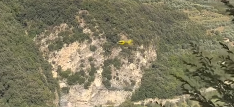 Gravissimo incidente stradale sul Garda: la moto esce di strada e precipita in una scarpata