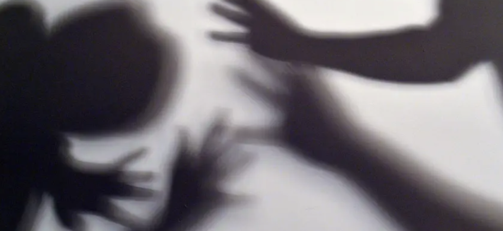 Violenza sessuale sulla figlia da quando ha 8 anni, il padre condannato esce di prigione e chiede la revisione del processo