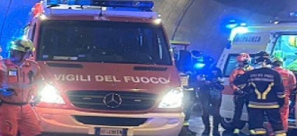 Paura in galleria lungo la SS47 della Valsugana, la roulotte finisce per schiantarsi contro la parete: in azione i soccorsi