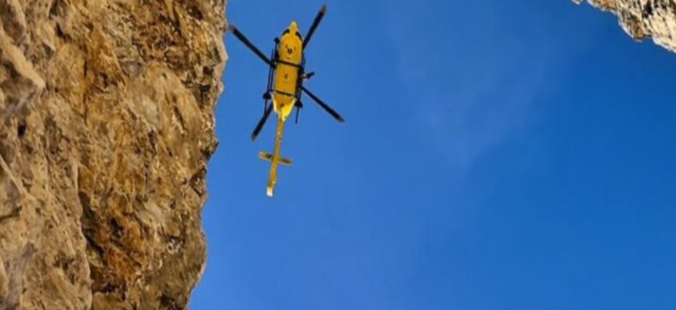Tragedia in montagna, scivola nel canalone e precipita tra rocce e ghiaia