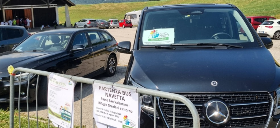 Boom sull'Altissimo e la strada della Grande Guerra diventa un lungo parcheggio di auto: "Ma non modifichiamo il Prg"