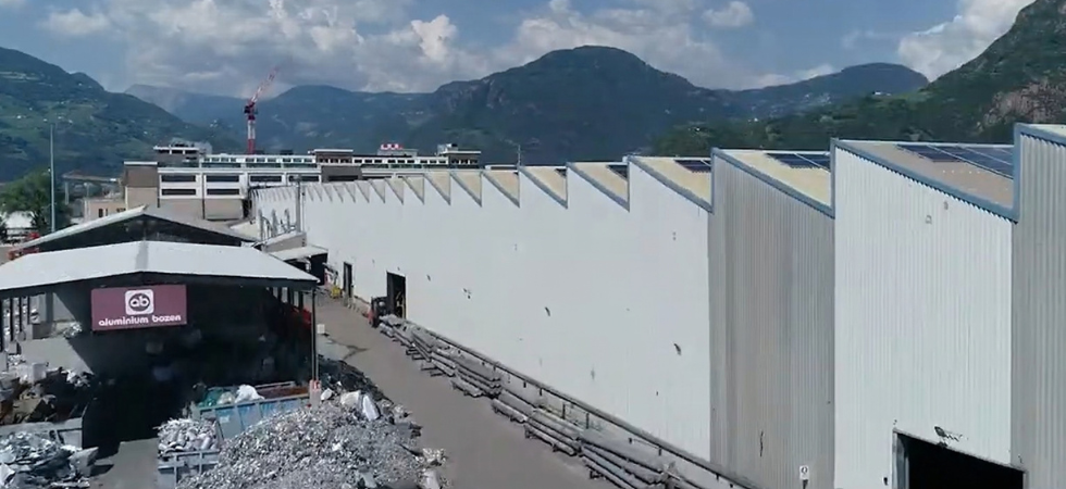 Aluminium, concessione in scadenza, lavoratori a rischio e nessun piano sul tavolo