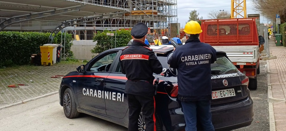Lavoratori in nero, violazione delle norme sulla sicurezza e telecamere di videosorveglianza per controllare i dipendenti