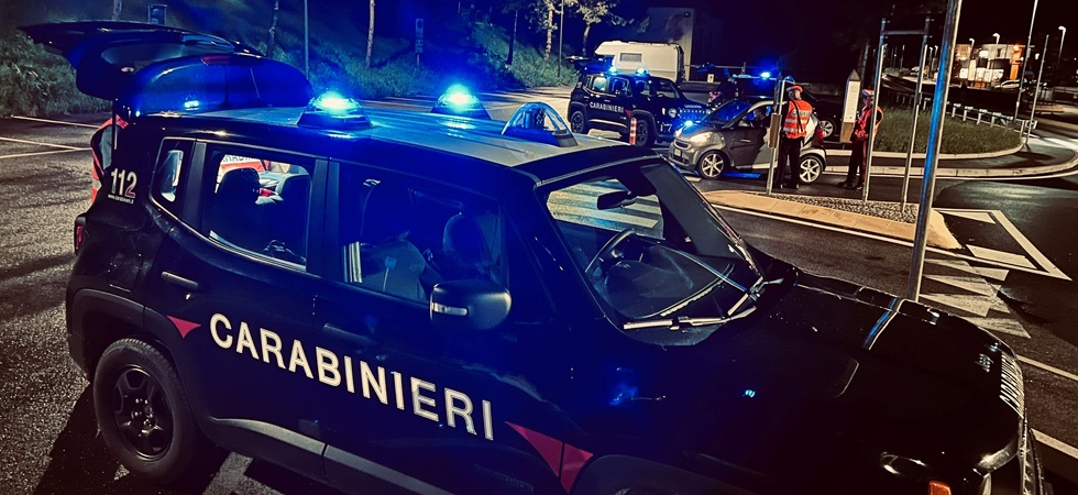 Al volante ubriaco e senza aver mai conseguito la patente: è stato trovato con un tasso alcolemico cinque volte oltre il