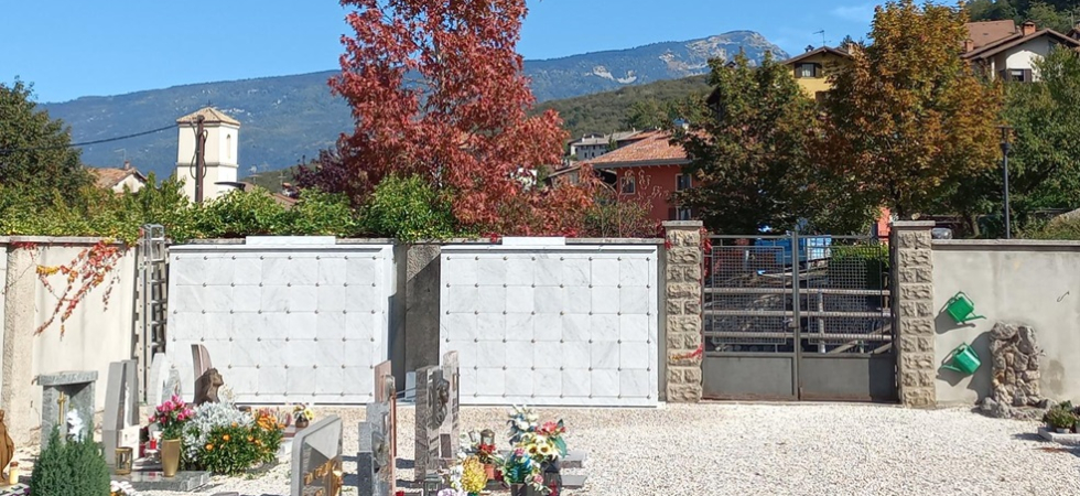 Loculi finiti e famiglie che devono conservare le urne in casa per anni?