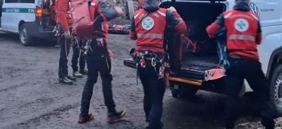 Esce dai sentieri segnalati, scivola e precipita per 80 metri lungo un pendio: 20enne elitrasportato d'urgenza in ospedale
