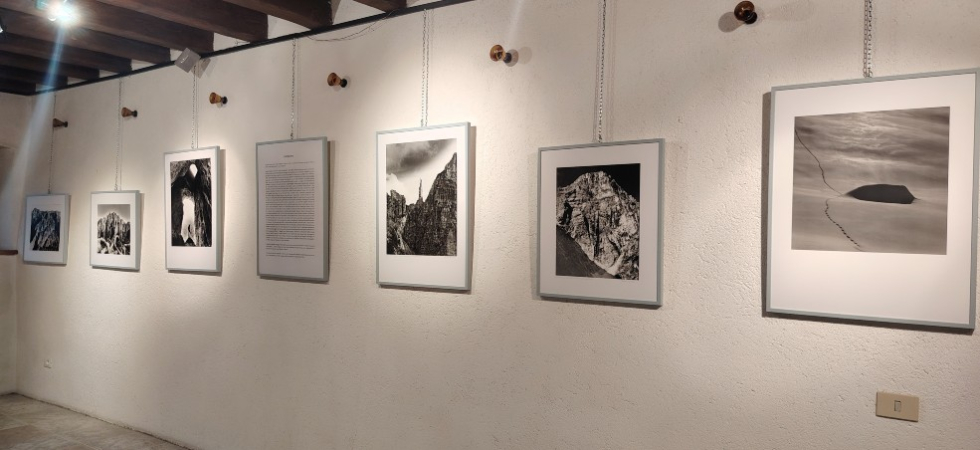 “La mia macchina fotografica costringe alla lentezza, in tempi in cui tutto è immediato