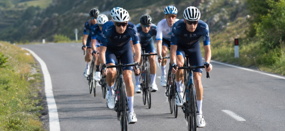 FOTO IA Ciclisti sportivi in gruppo: via libera alle due file con massimo 8 biciclette per il nuovo codice della strada