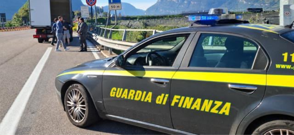 Dalla raccolta delle mele ai ristoranti, scoperti 17 lavoratori in nero: sanzioni per oltre 135 mila euro