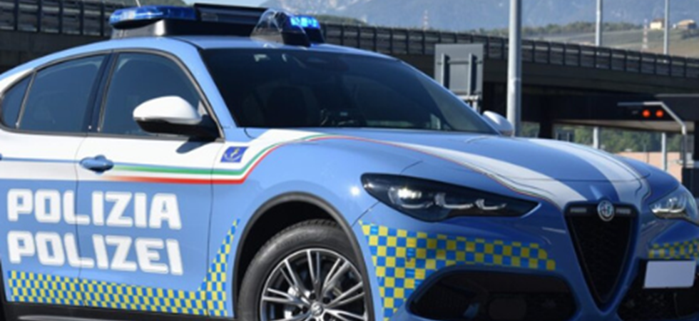 Cadavere ritrovato all'interno di un camion in un'area di sosta lungo l'A22: indagini in corso