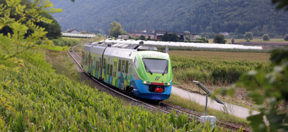 "Treni soppressi e disservizi, la giunta si impegna solo per la strada della Valsugana e si dimentica della ferrovia"