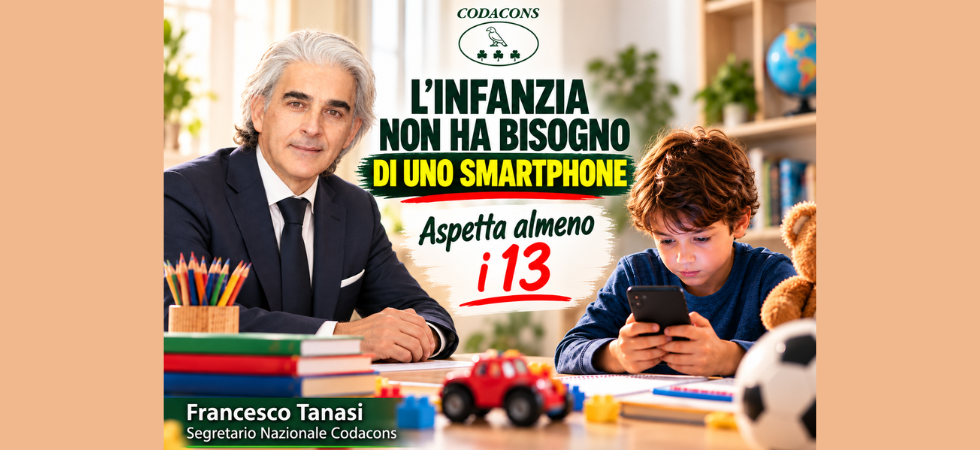 Non comprate lo smartphone ai bambini, l'appello del Codacons ai genitori: Aspettate almeno i 13 anni di età